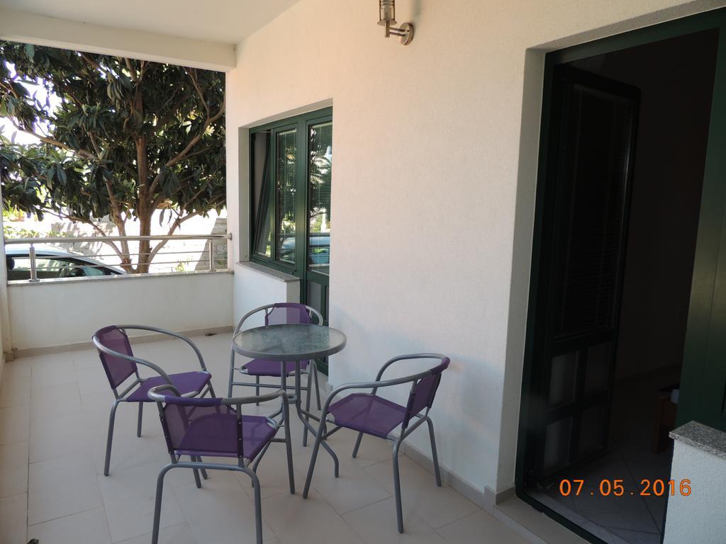 Apartments Suljic - Cash Only Property สตารีกราด ภายนอก รูปภาพ
