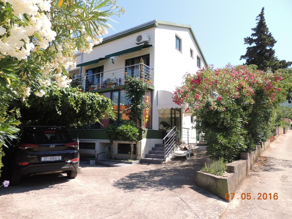 Apartments Suljic - Cash Only Property สตารีกราด ภายนอก รูปภาพ