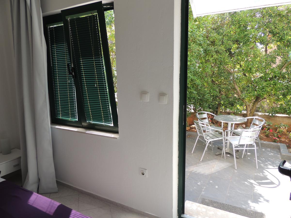 Apartments Suljic - Cash Only Property สตารีกราด ภายนอก รูปภาพ