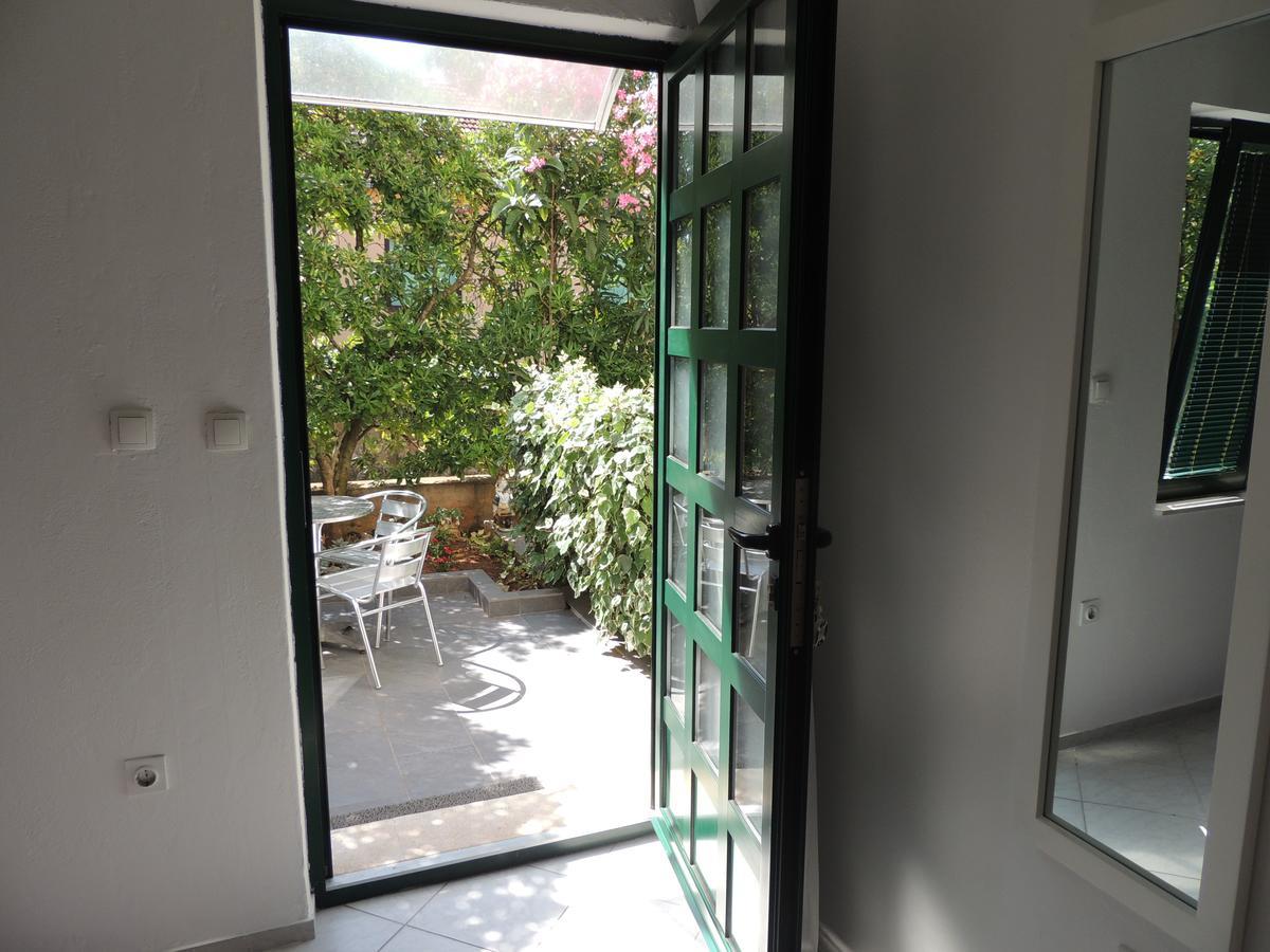 Apartments Suljic - Cash Only Property สตารีกราด ภายนอก รูปภาพ