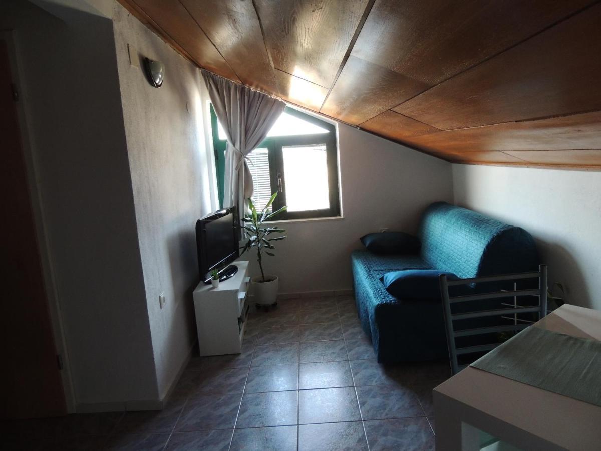Apartments Suljic - Cash Only Property สตารีกราด ภายนอก รูปภาพ