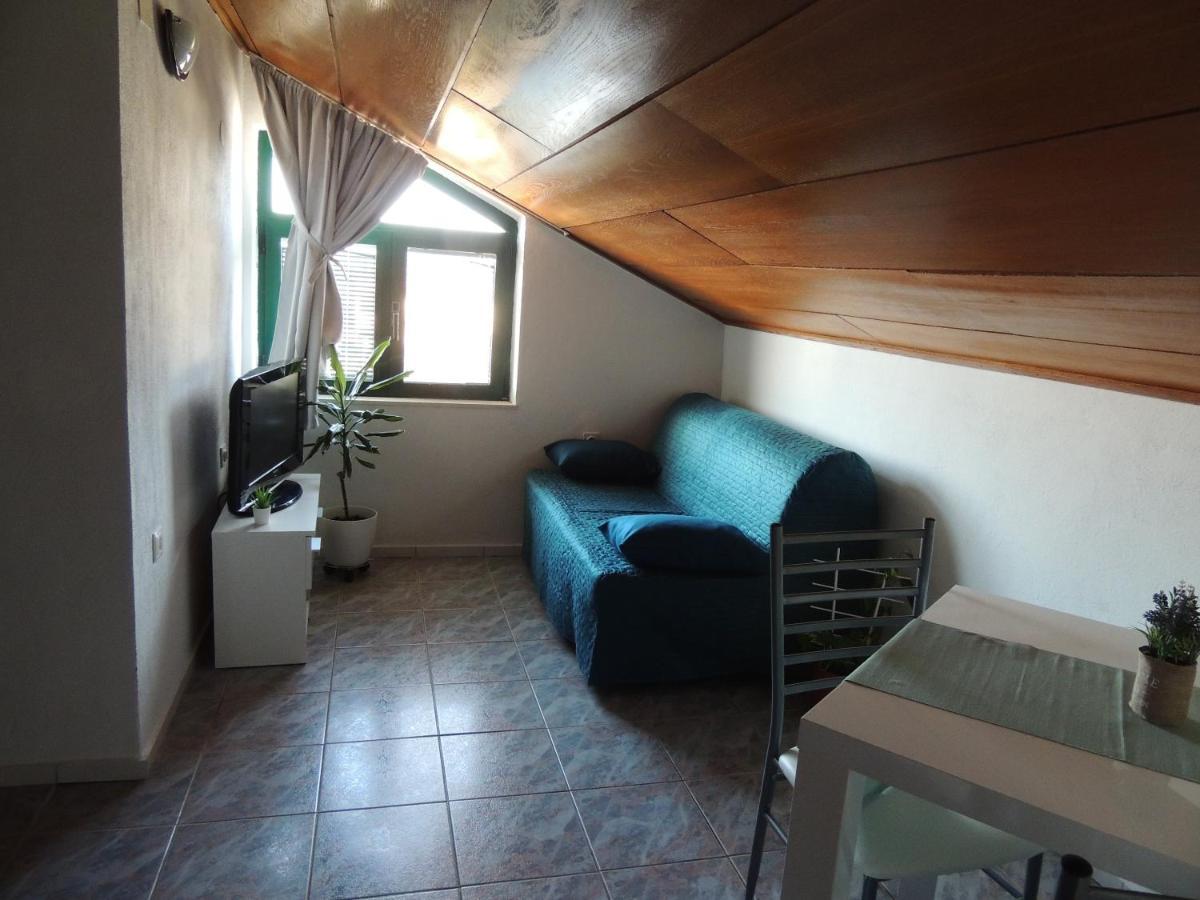 Apartments Suljic - Cash Only Property สตารีกราด ภายนอก รูปภาพ