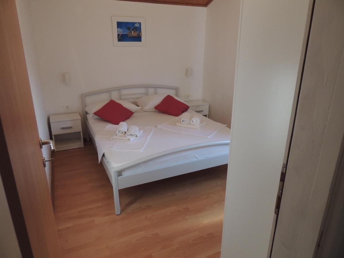 Apartments Suljic - Cash Only Property สตารีกราด ภายนอก รูปภาพ