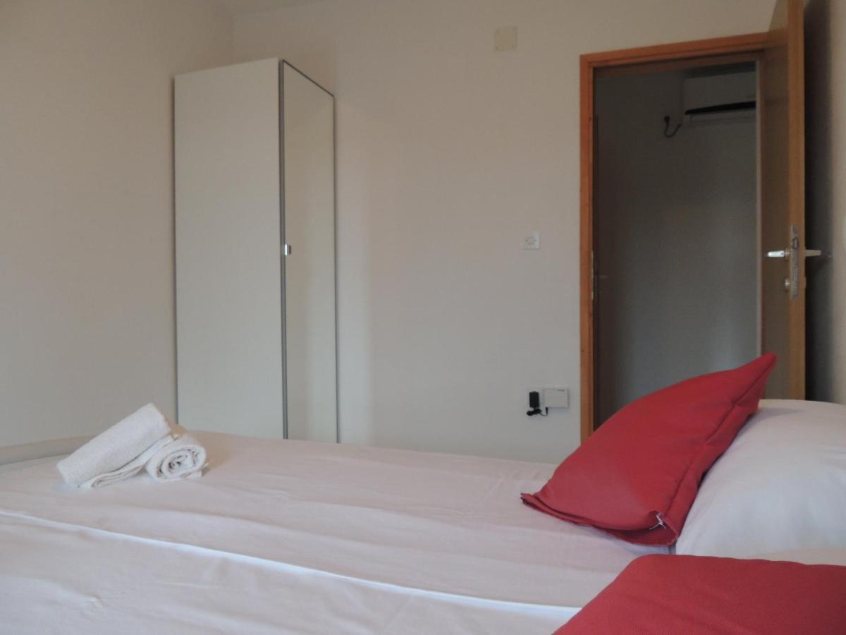 Apartments Suljic - Cash Only Property สตารีกราด ภายนอก รูปภาพ