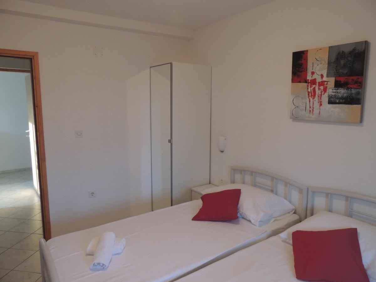 Apartments Suljic - Cash Only Property สตารีกราด ภายนอก รูปภาพ