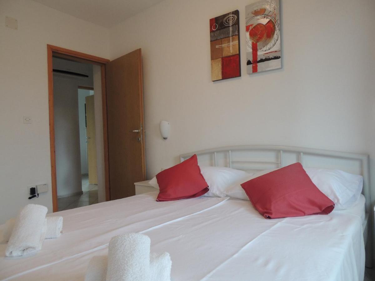 Apartments Suljic - Cash Only Property สตารีกราด ภายนอก รูปภาพ