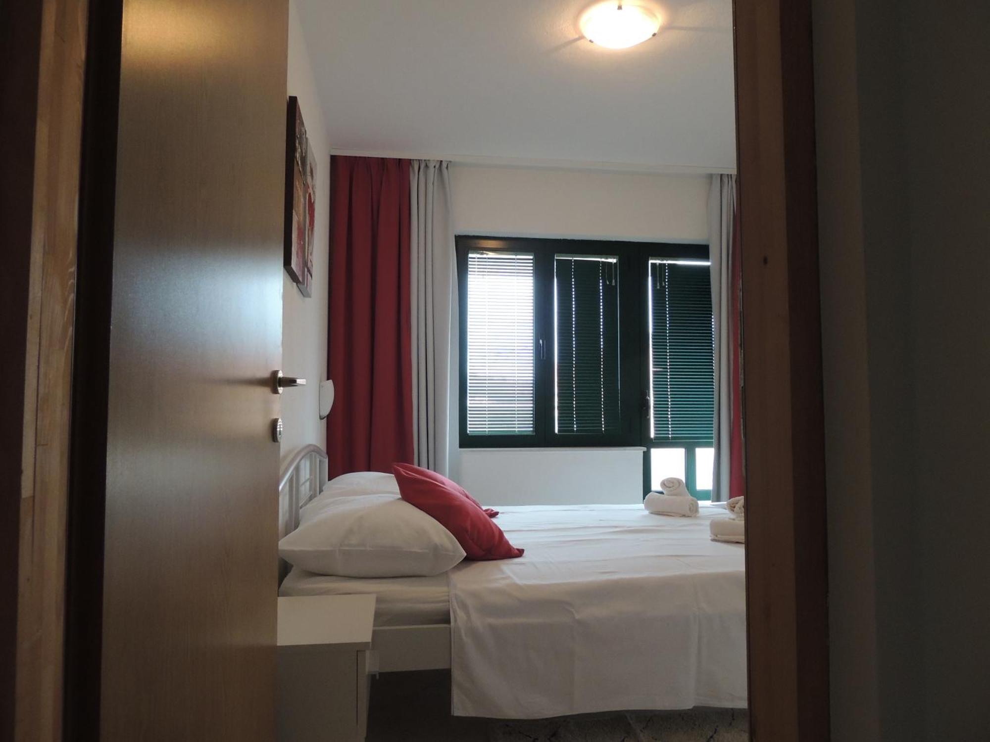 Apartments Suljic - Cash Only Property สตารีกราด ภายนอก รูปภาพ