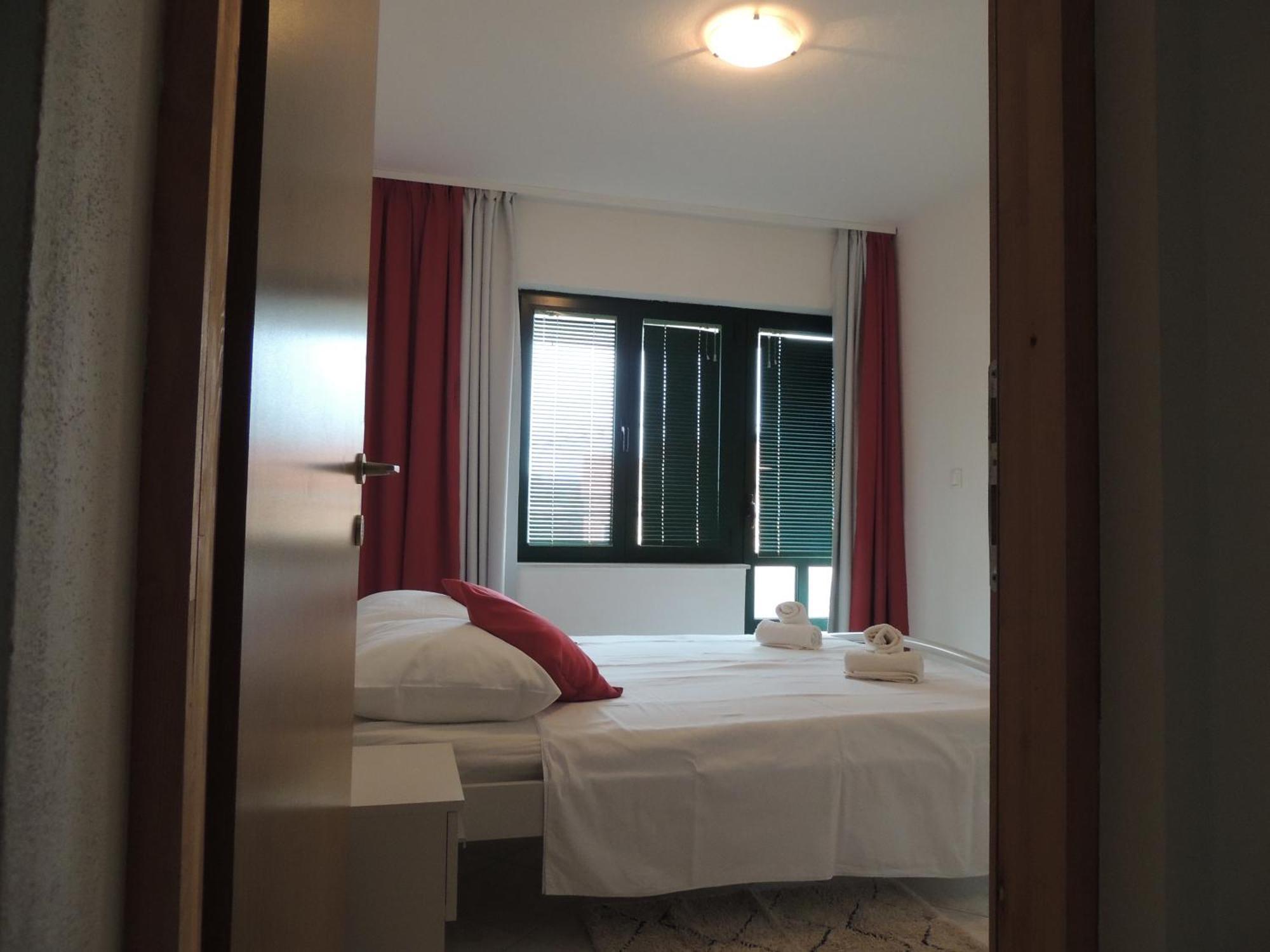 Apartments Suljic - Cash Only Property สตารีกราด ภายนอก รูปภาพ