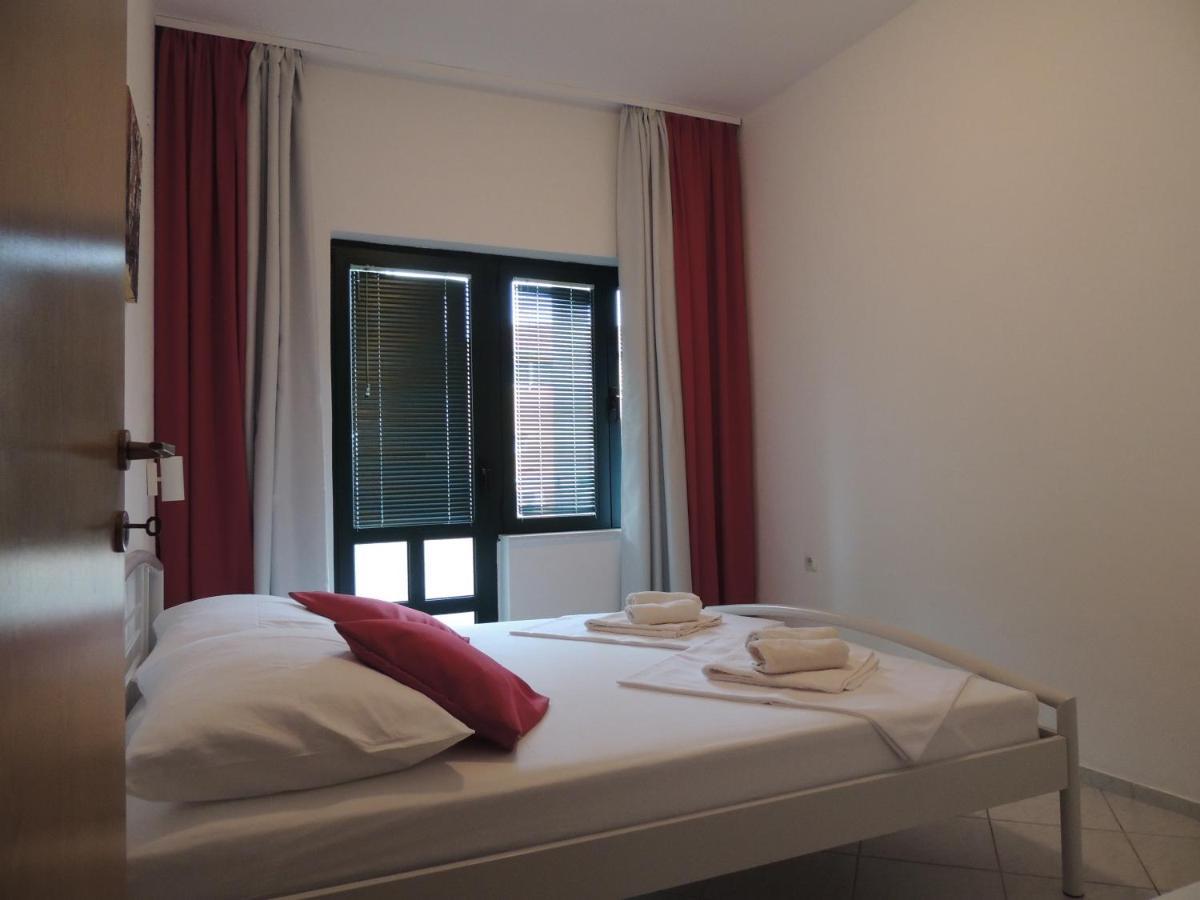 Apartments Suljic - Cash Only Property สตารีกราด ภายนอก รูปภาพ