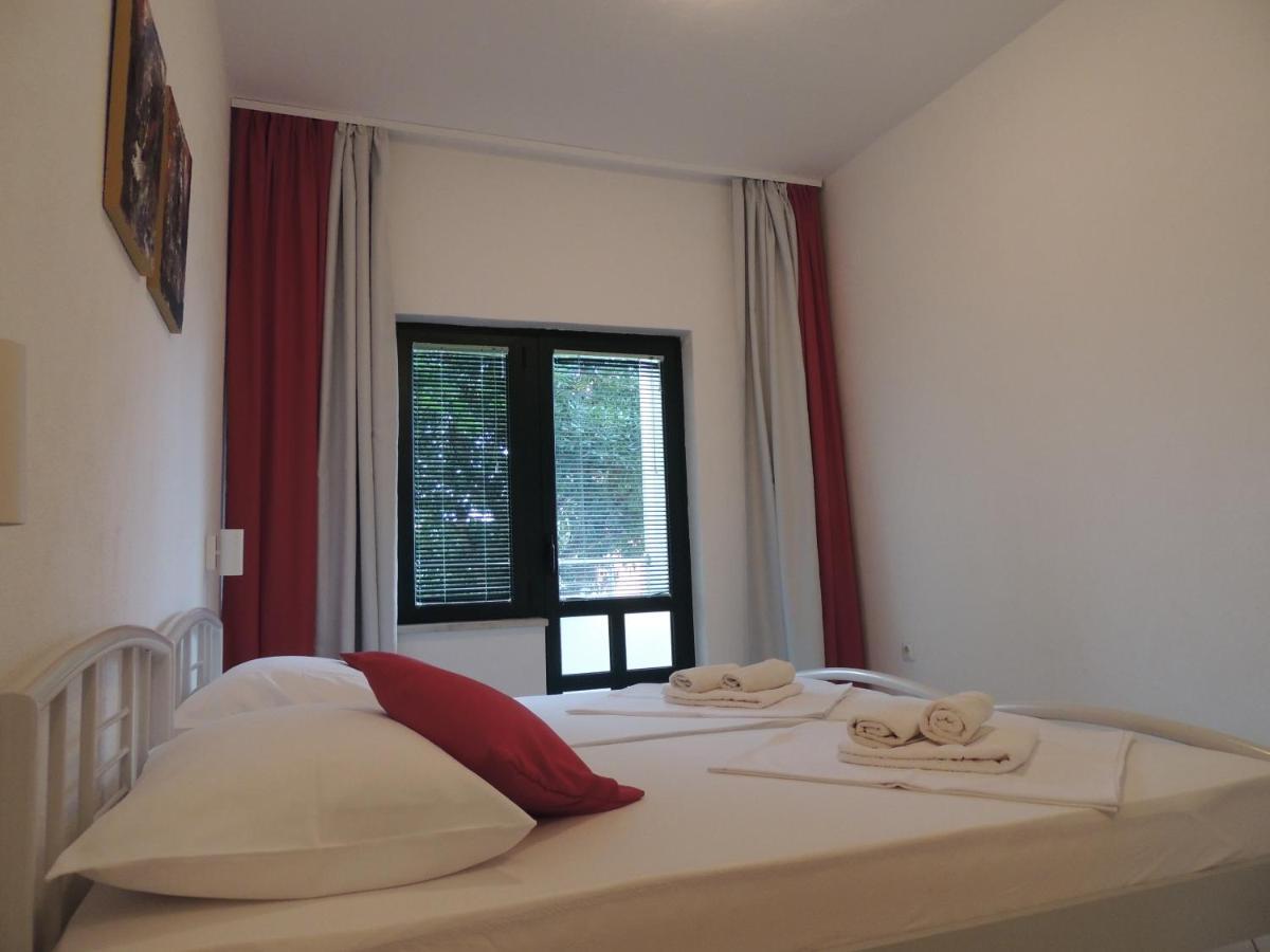 Apartments Suljic - Cash Only Property สตารีกราด ภายนอก รูปภาพ