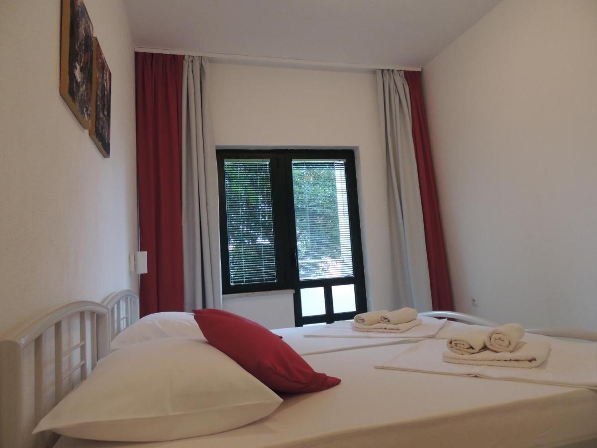 Apartments Suljic - Cash Only Property สตารีกราด ภายนอก รูปภาพ