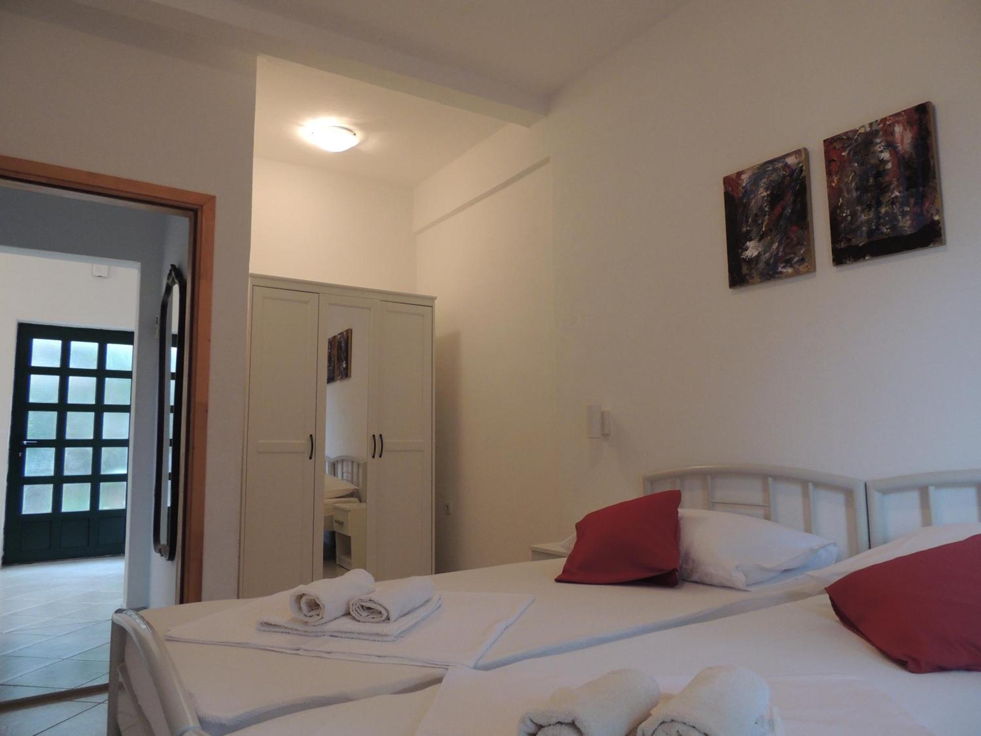 Apartments Suljic - Cash Only Property สตารีกราด ภายนอก รูปภาพ
