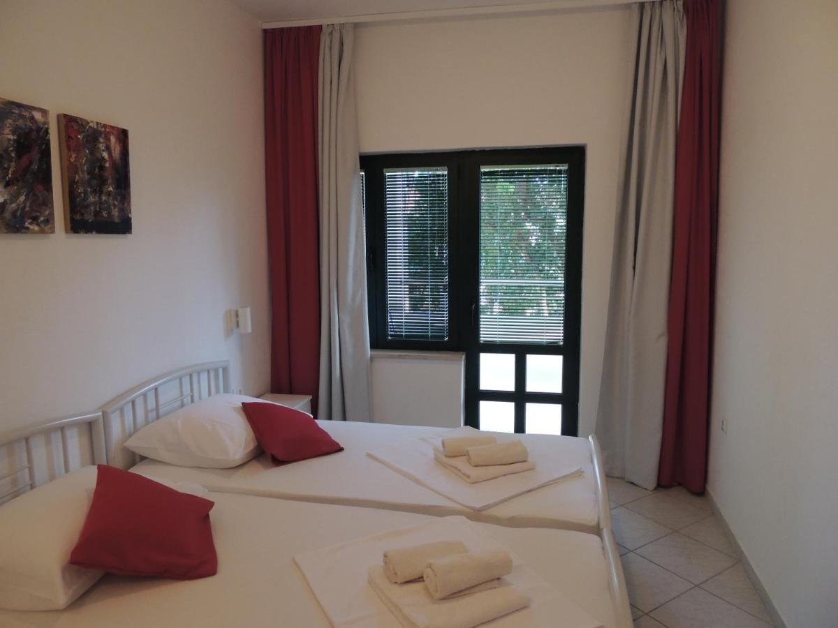 Apartments Suljic - Cash Only Property สตารีกราด ภายนอก รูปภาพ