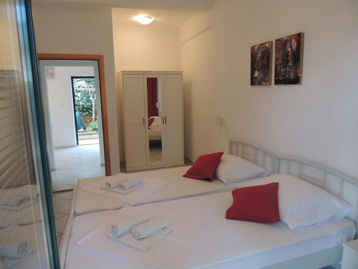 Apartments Suljic - Cash Only Property สตารีกราด ภายนอก รูปภาพ