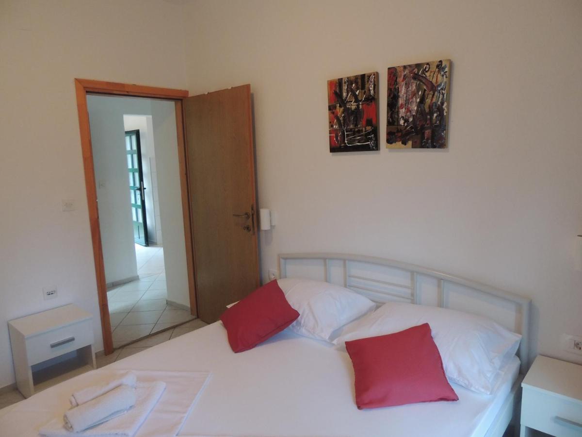 Apartments Suljic - Cash Only Property สตารีกราด ภายนอก รูปภาพ