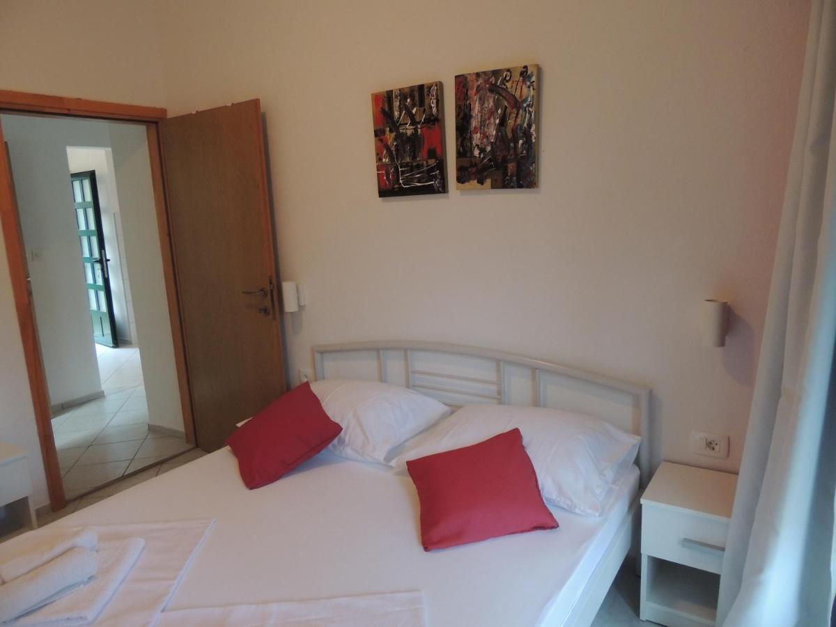 Apartments Suljic - Cash Only Property สตารีกราด ภายนอก รูปภาพ
